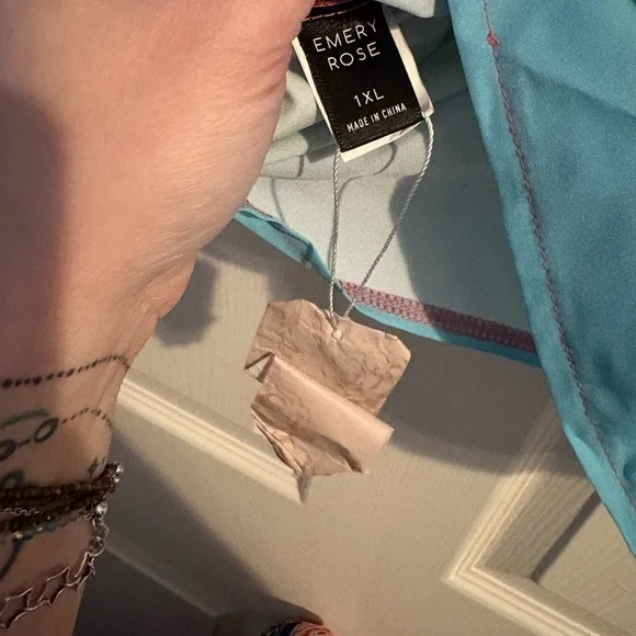 423- NWT Rainbow Ombre off shoulder Women's Blouse - Multicolor Long Sleeve - Picture 2 of 3